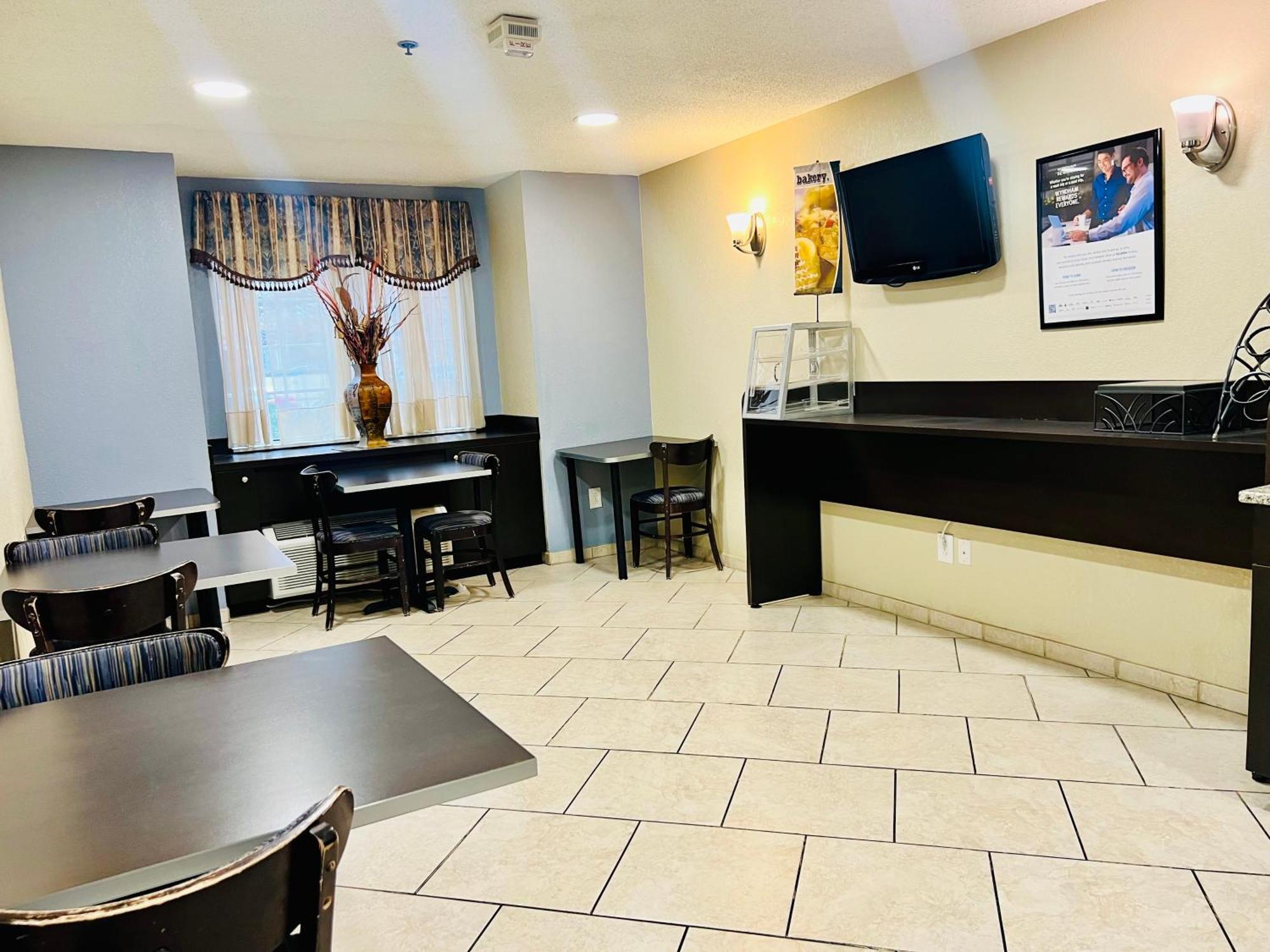 Microtel Inn Georgetown - Lexington North Exteriör bild